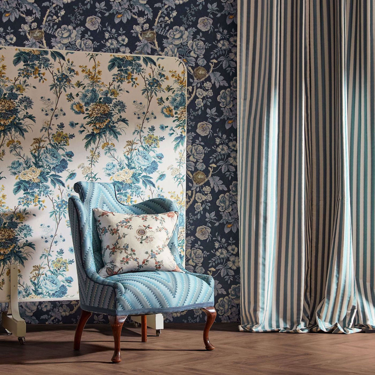 Lakeland Paradis Giles Deacon Poppinjay and Lion Wallpaper by Sanderson