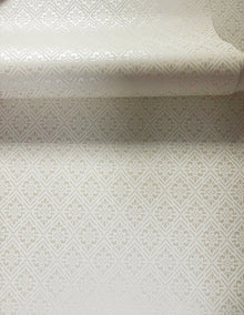 Diamond Damask Cream Metallic FX 2 Wallpaper by Galerie — roomshot 2