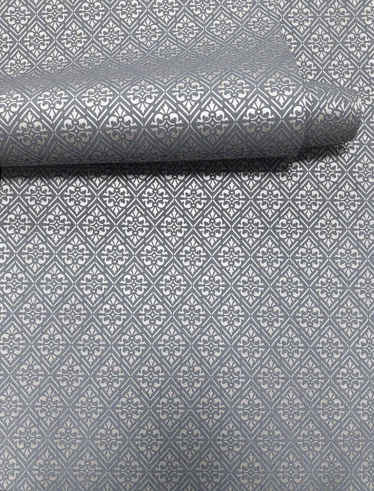 Diamond Damask Silver Grey Metallic FX 2 Wallpaper by Galerie — roomshot 2