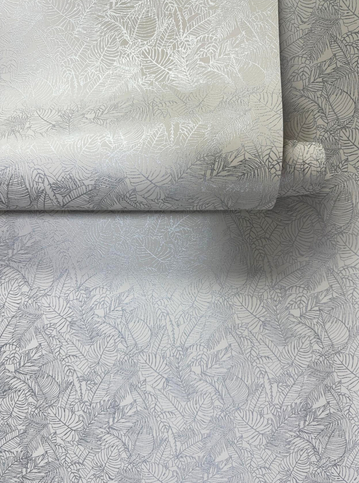 Shimmer Leaf Cream / Silver Grey Metallic FX 2 Wallpaper by Galerie — roomshot 2