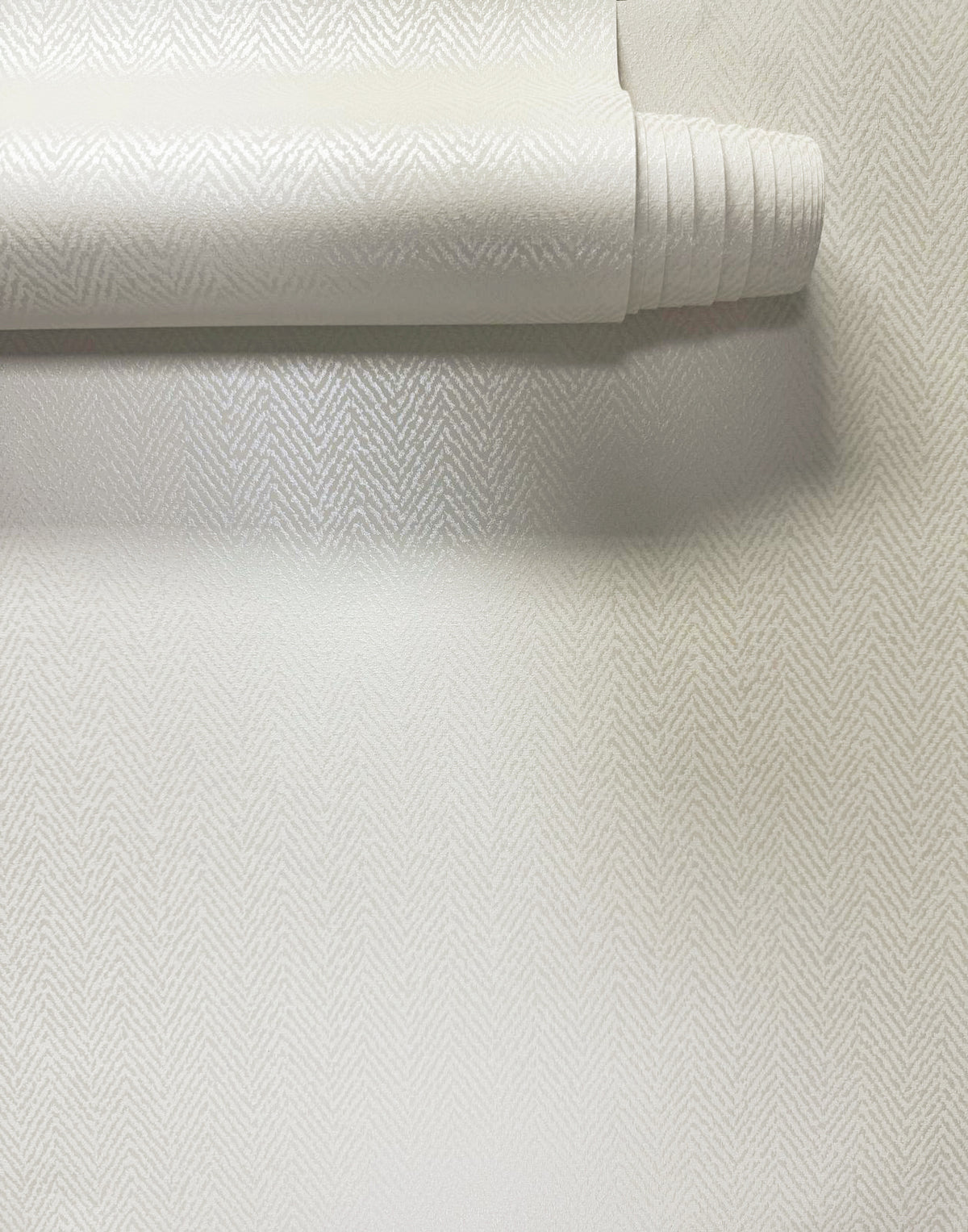 Chevron Cream Metallic FX 2 Wallpaper by Galerie — roomshot 2
