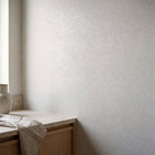 Mottled Texture Silver Grey / White Metallic FX 2 Wallpaper by Galerie — roomshot 1