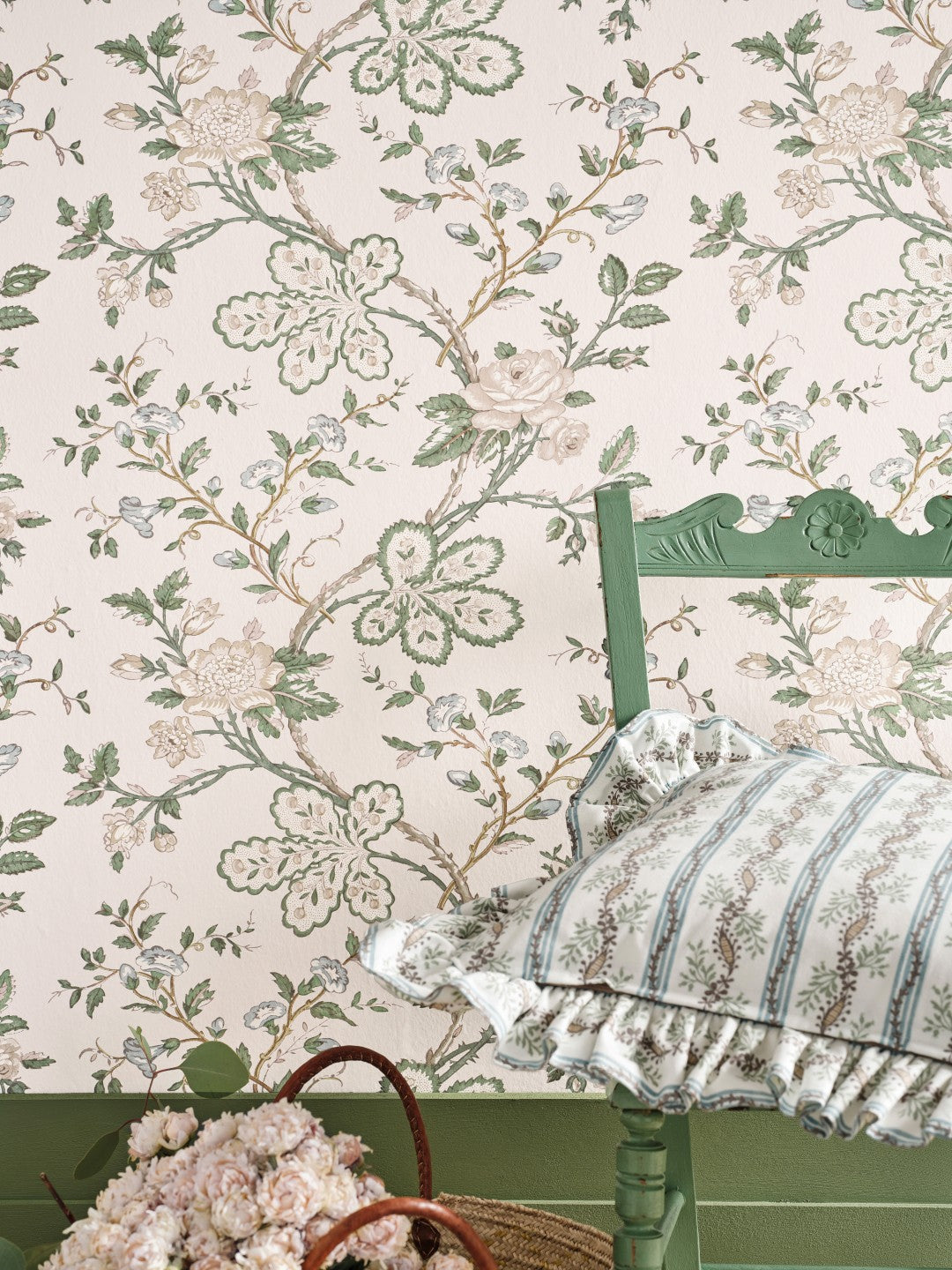 NCW4634-01 Genevieve Green / Blue / Ivory Dauphine Wallpaper by Nina Campbell - room