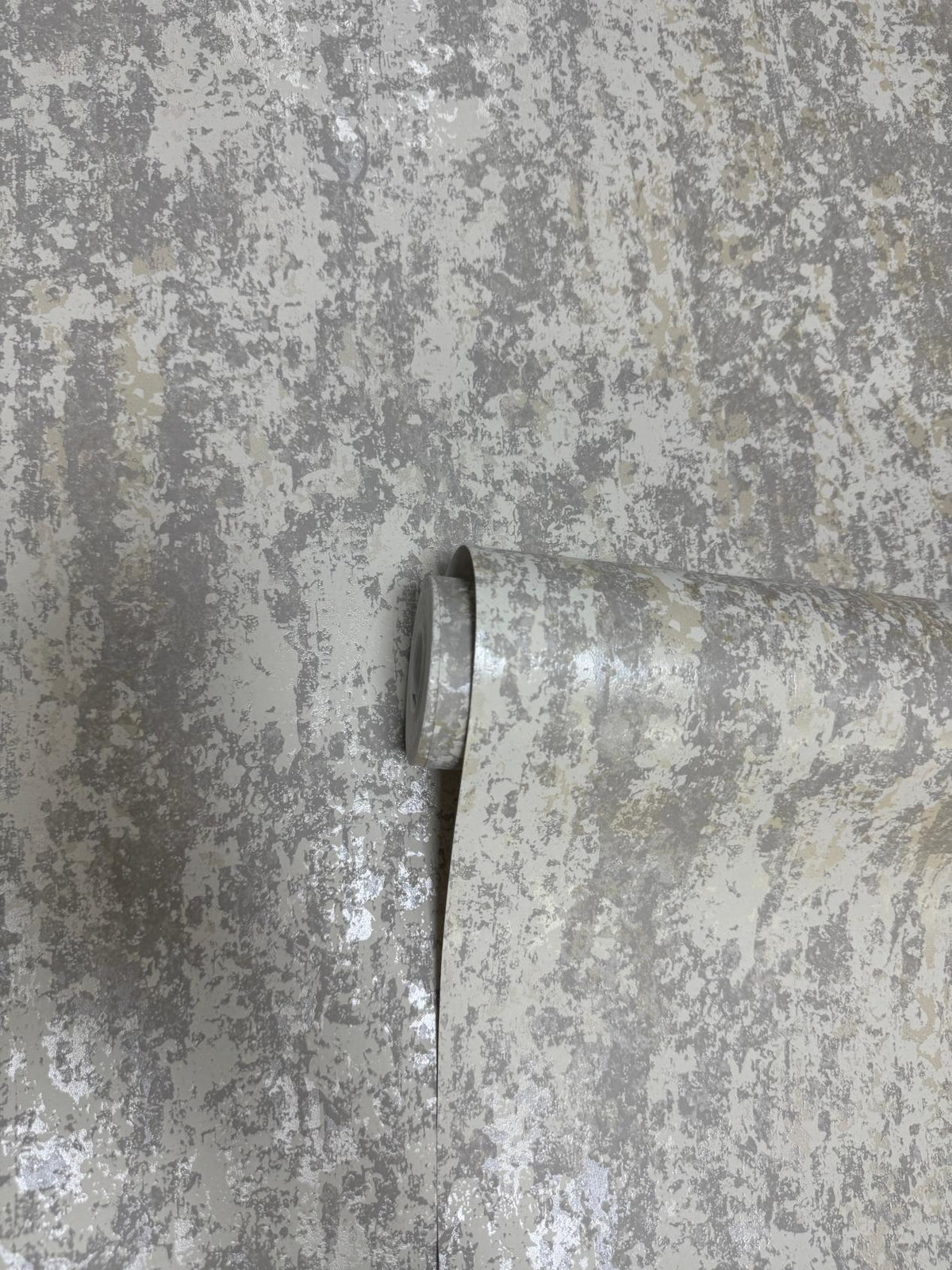 Patina Silver Grey / Beige New Touch Wallpaper by Galerie — roll shot