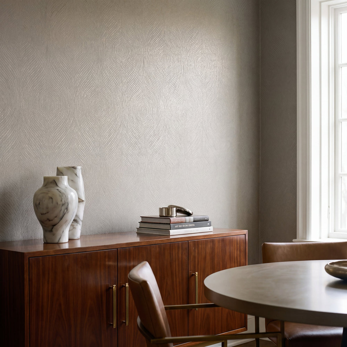 Contour Beige / Gold New Touch Wallpaper by Galerie — roomshot 1