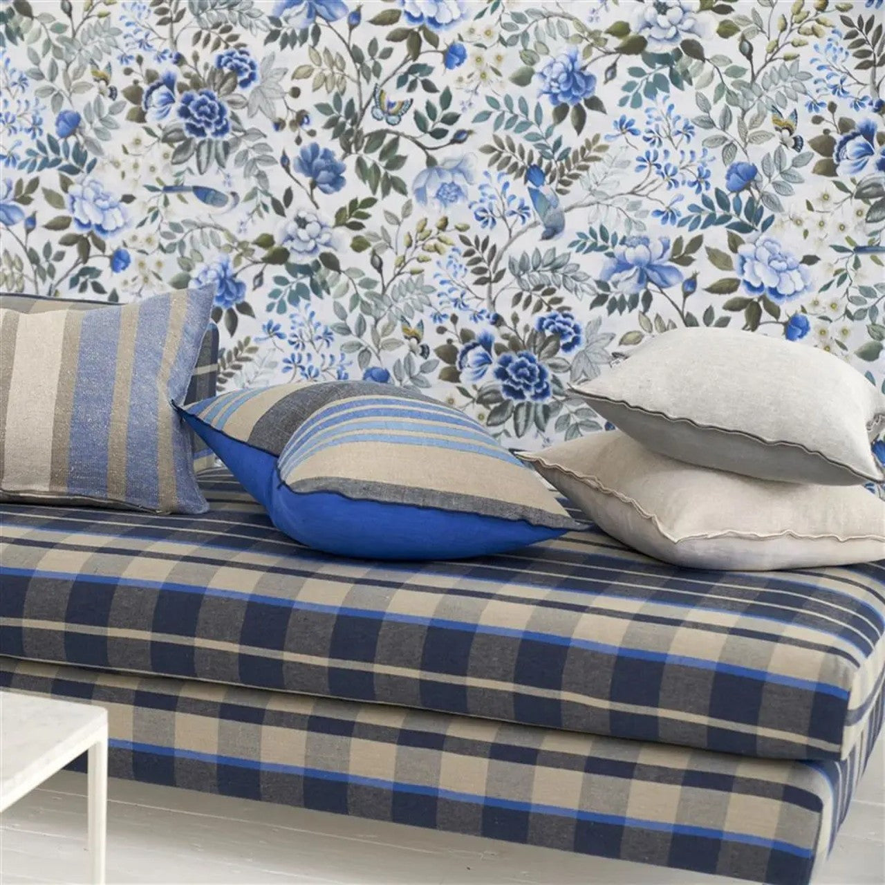 PDG1146/05 Porcelaine De Chine Porcelain Wallpaper by Designers Guild