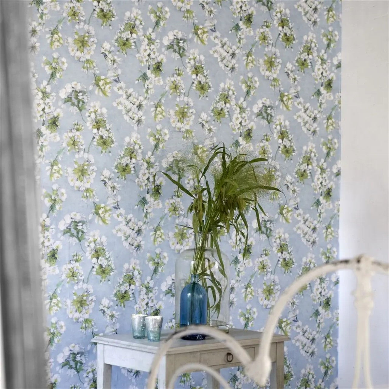 PDG1148/06 Fleur D'Assam Porcelaine De Chine Sky Wallpaper by Designers Guild