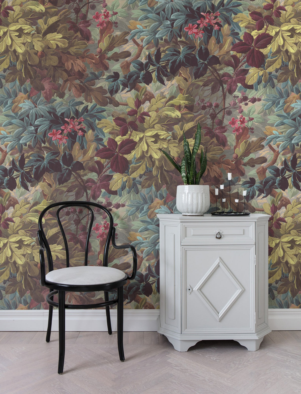 R15771 Vinum Raspeys Bouquet Mural by Rebel Walls