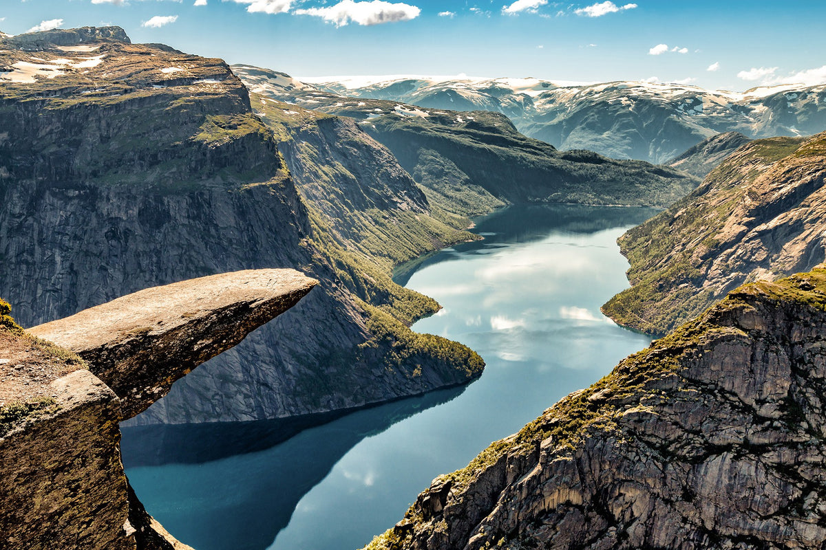 R16461 Trolltunga Scandinavia Mural by Rebel Walls