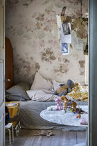 R17823 Fontvieille Dusty Pink Pops Mural by Rebel Walls