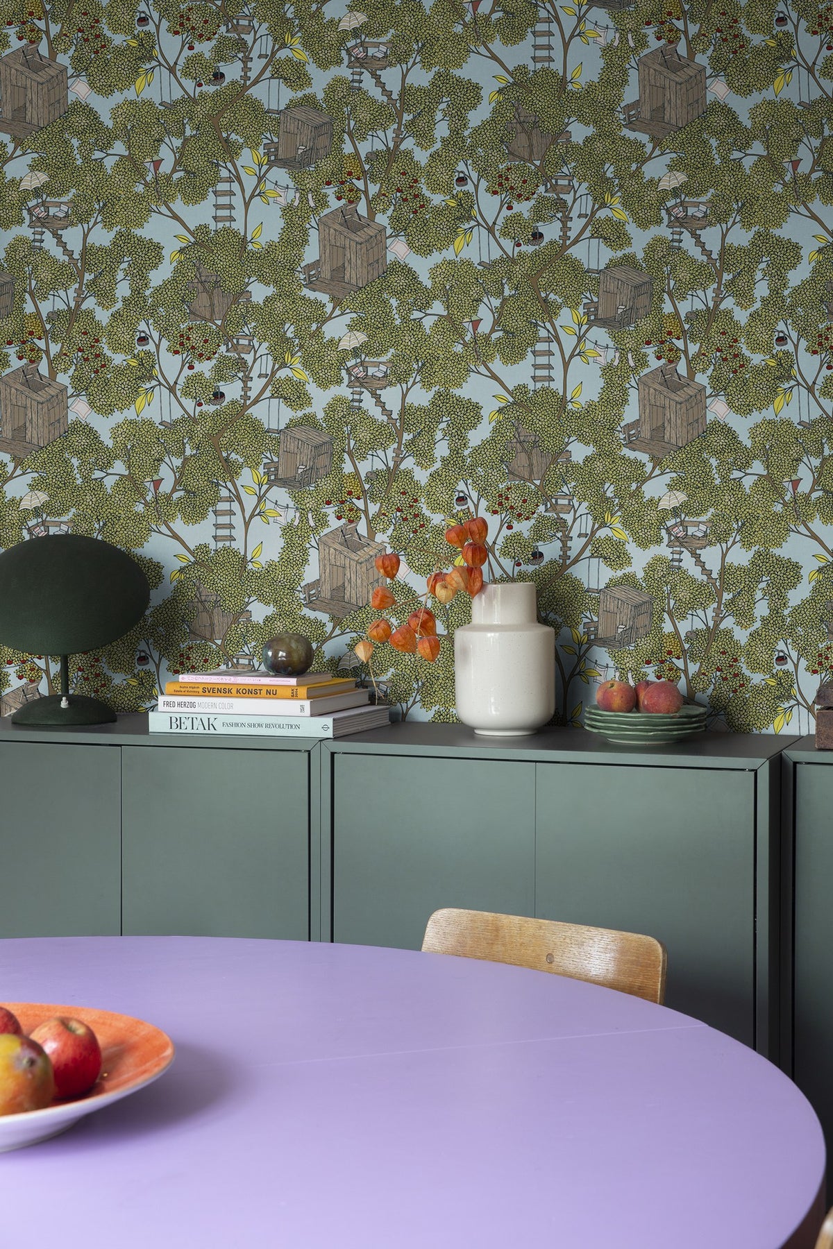 R18013 Treehouse Sunshine Dreamland Wallpaper by Rebel Walls
