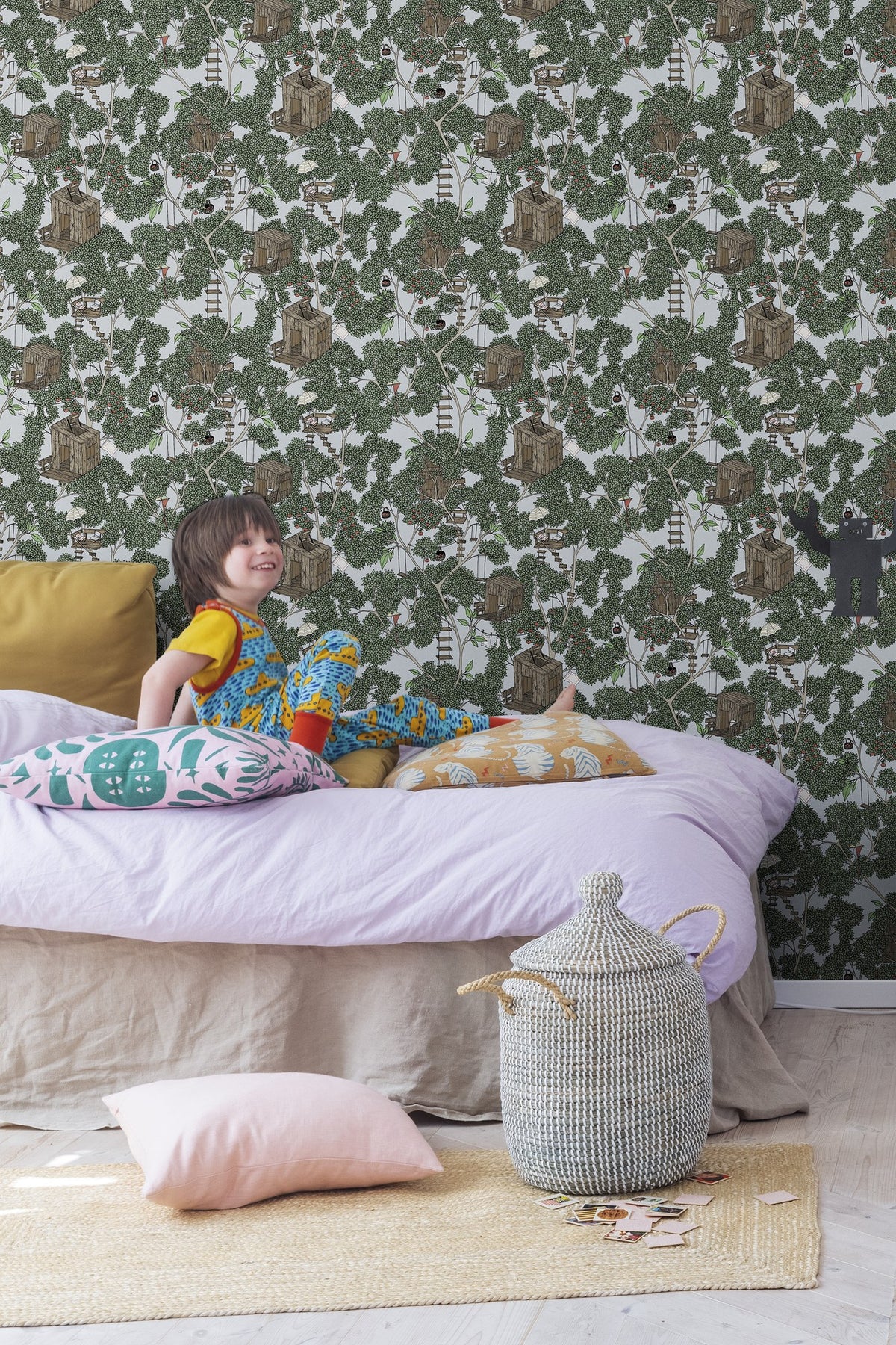 R18014 Treehouse Summer Dreamland Wallpaper by Rebel Walls