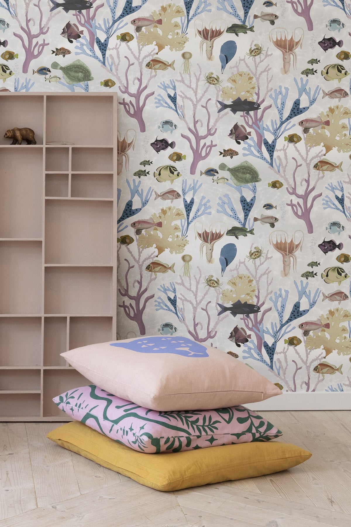 R18032 Aquarium Pastel Dreamland Wallpaper by Rebel Walls