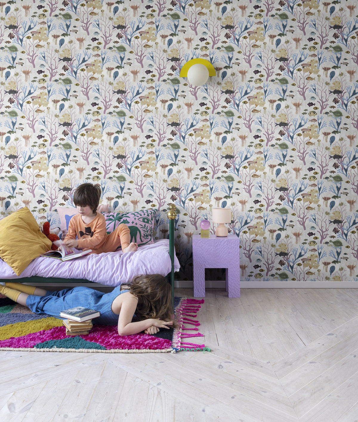 R18032 Aquarium Pastel Dreamland Wallpaper by Rebel Walls