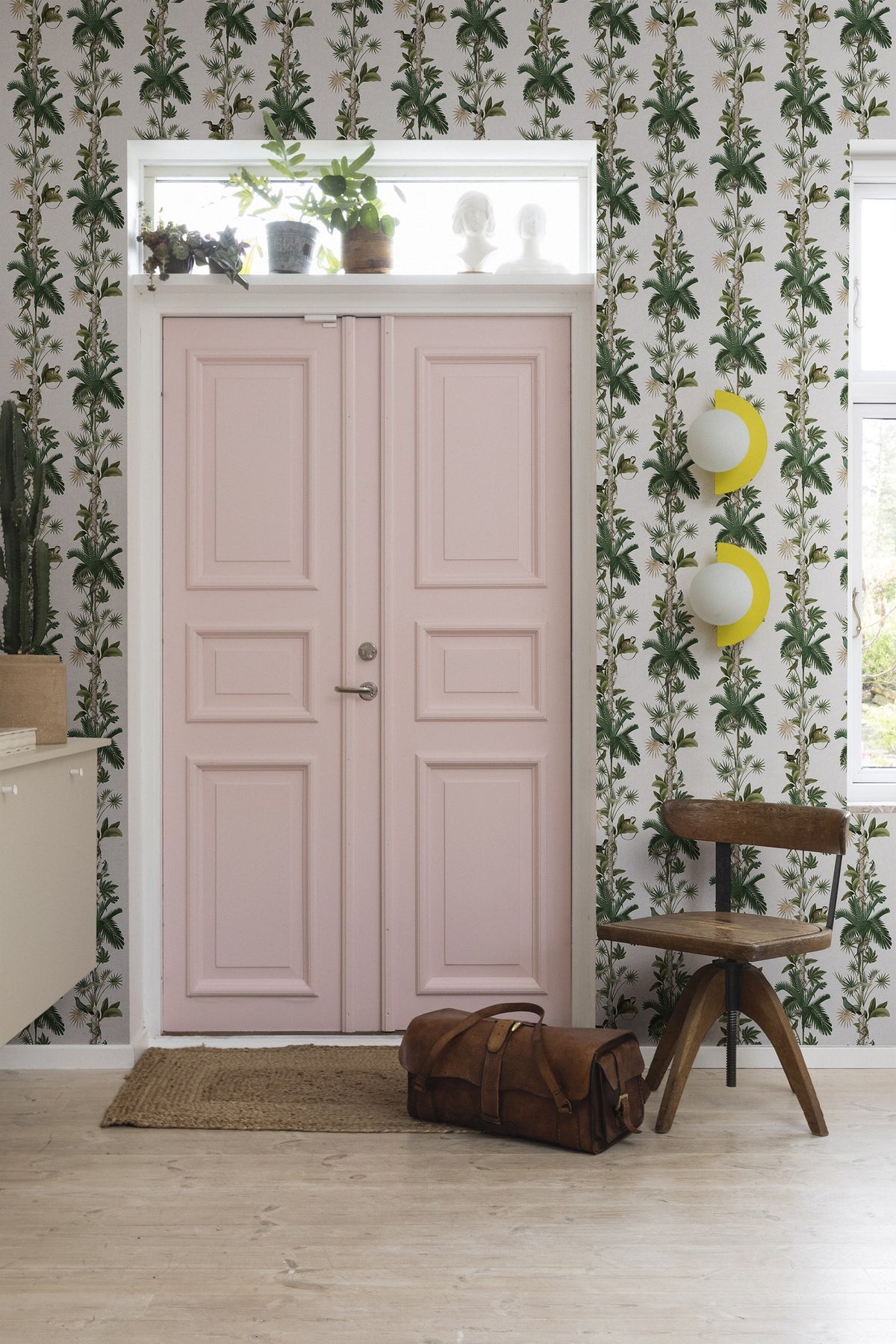 R18101 Monkey Island Ivory Dreamland Wallpaper by Rebel Walls