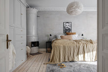 R18151 Maria Qvist Pearl Meet a Rebel Mural by Rebel Walls