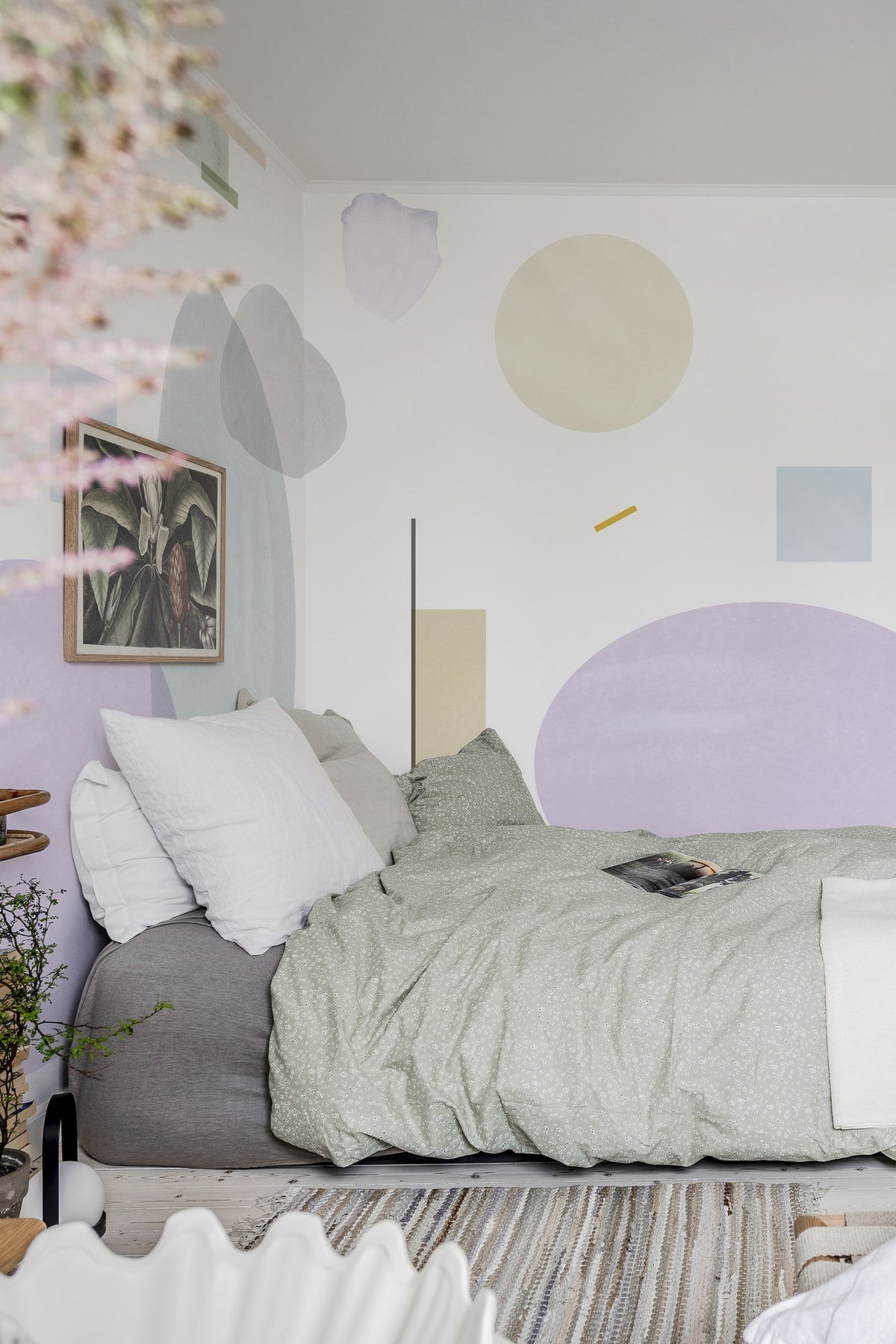 R18362 Geometry Lilac Simplicity Mural by Rebel Walls
