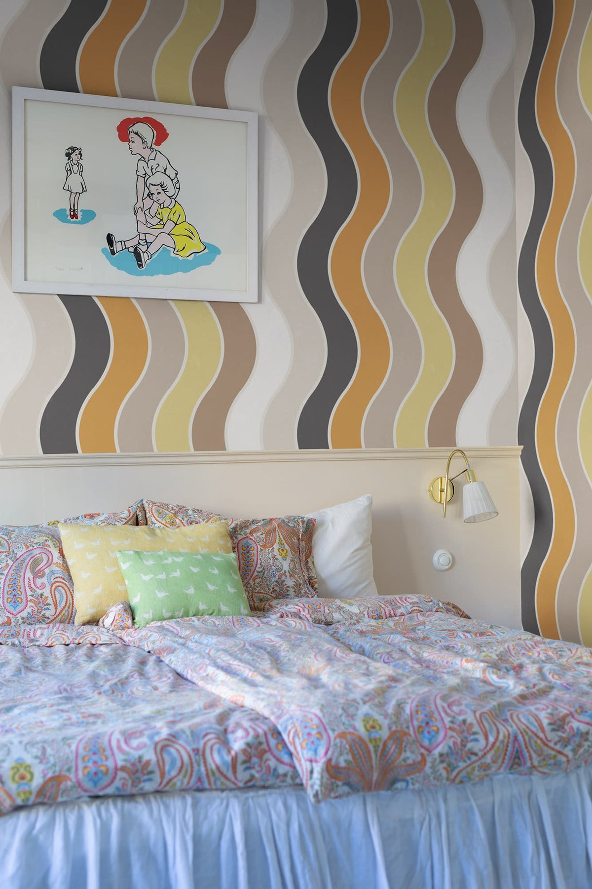 R19421 Seventies Waves Orange Maximalism Mural by Rebel Walls