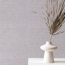 AG47026 Mojave Lavanda Angèle Wallpaper by Tres Tintas