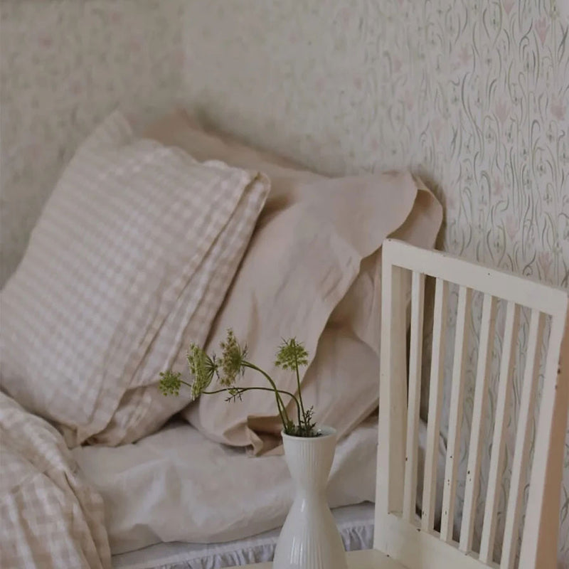 S10157 Signe Huset I Solen Spring Green Wallpaper By Sandberg