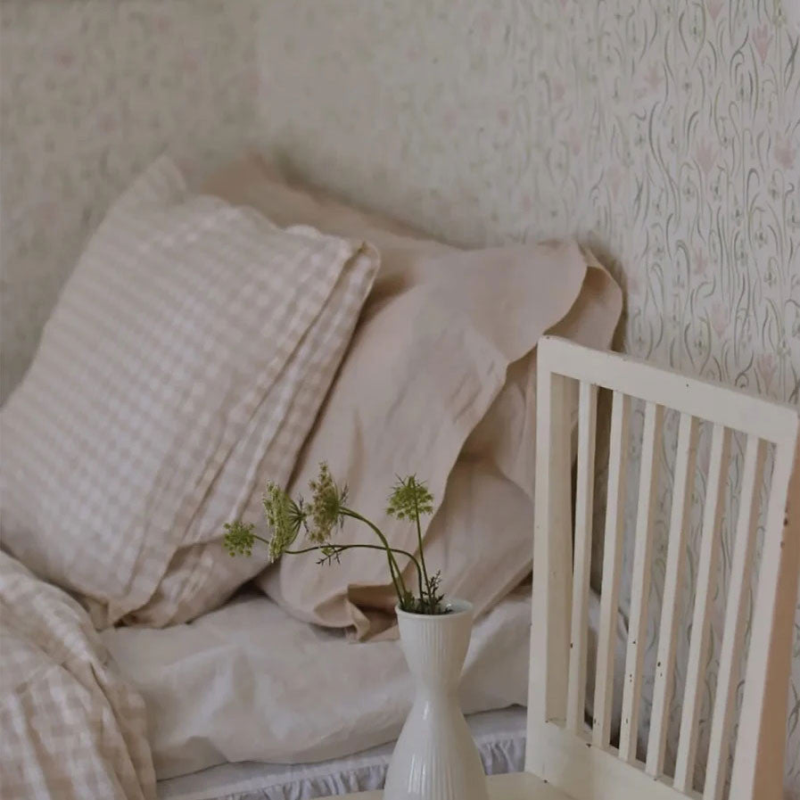 S10157 Signe Huset I Solen Spring Green Wallpaper By Sandberg