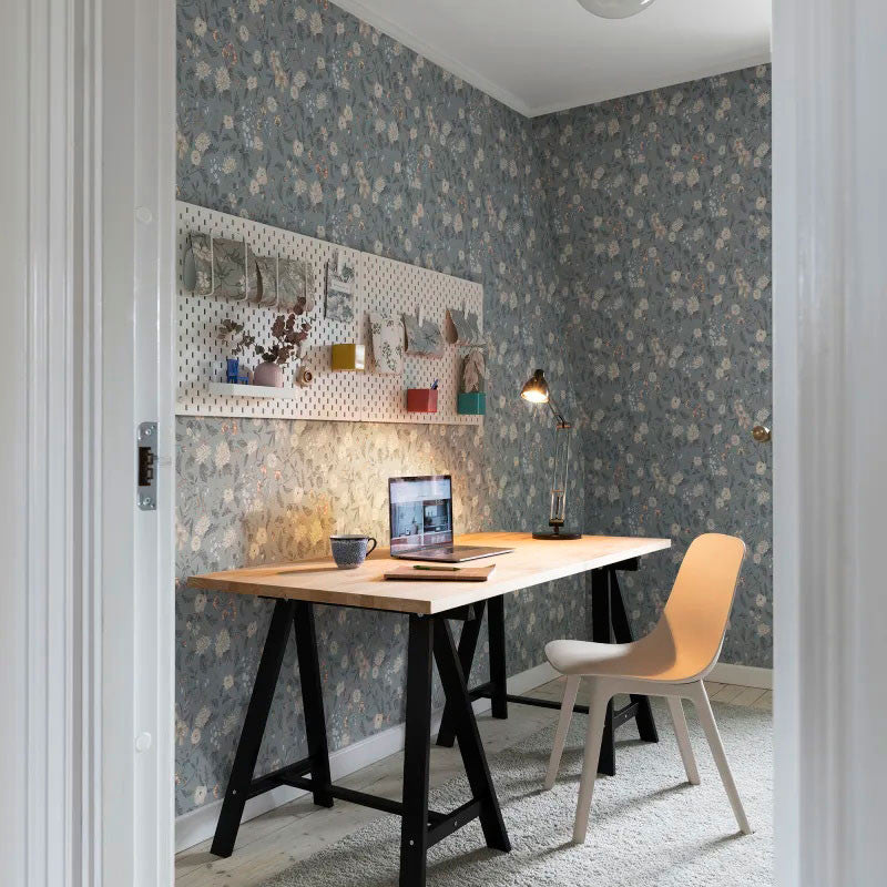 S10165 Till Karin Huset I Solen Folklore Blue Wallpaper By Sandberg