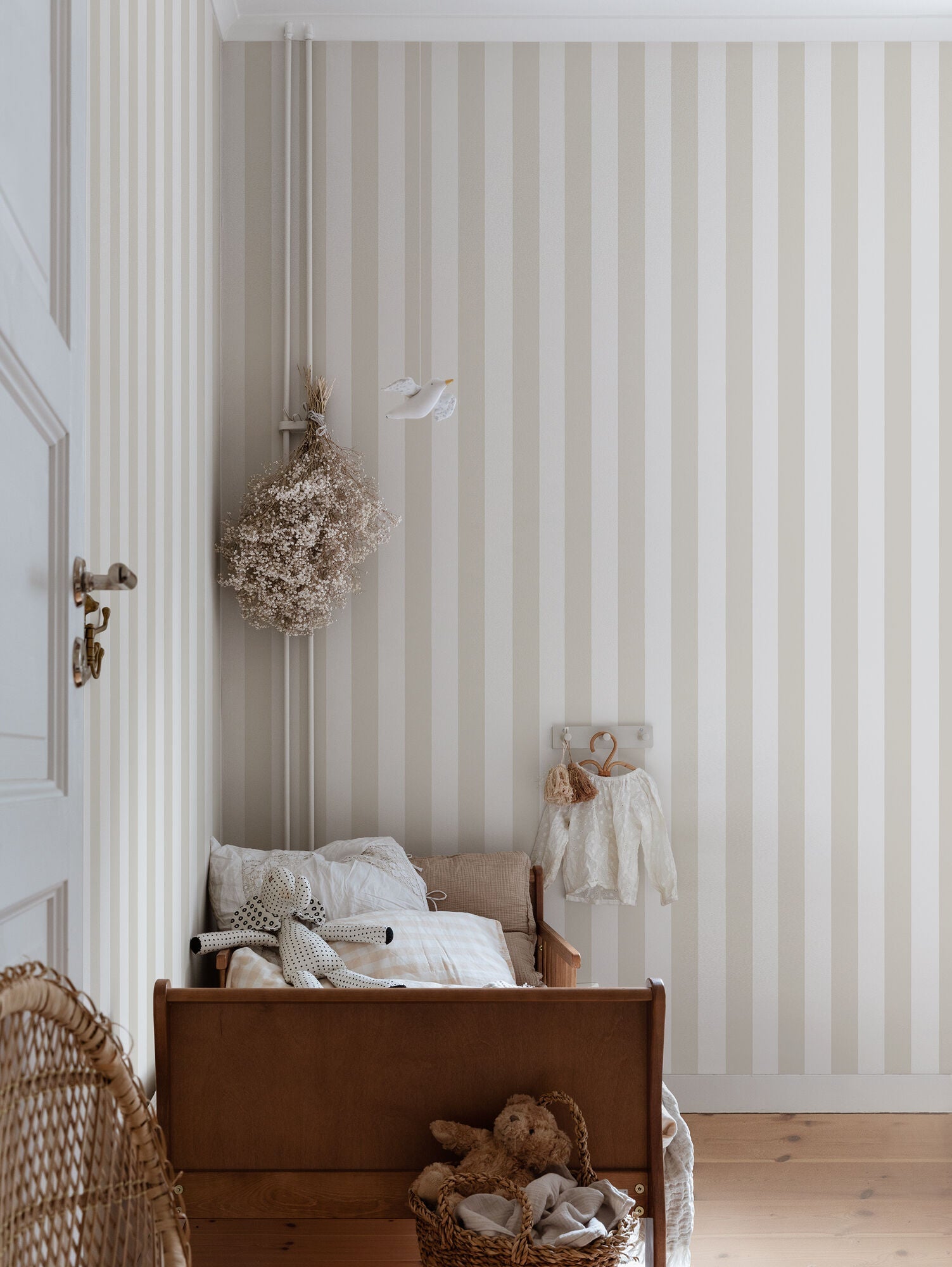 S10198 Linen Sam Villa Dalarö II Wallpaper by Sandberg