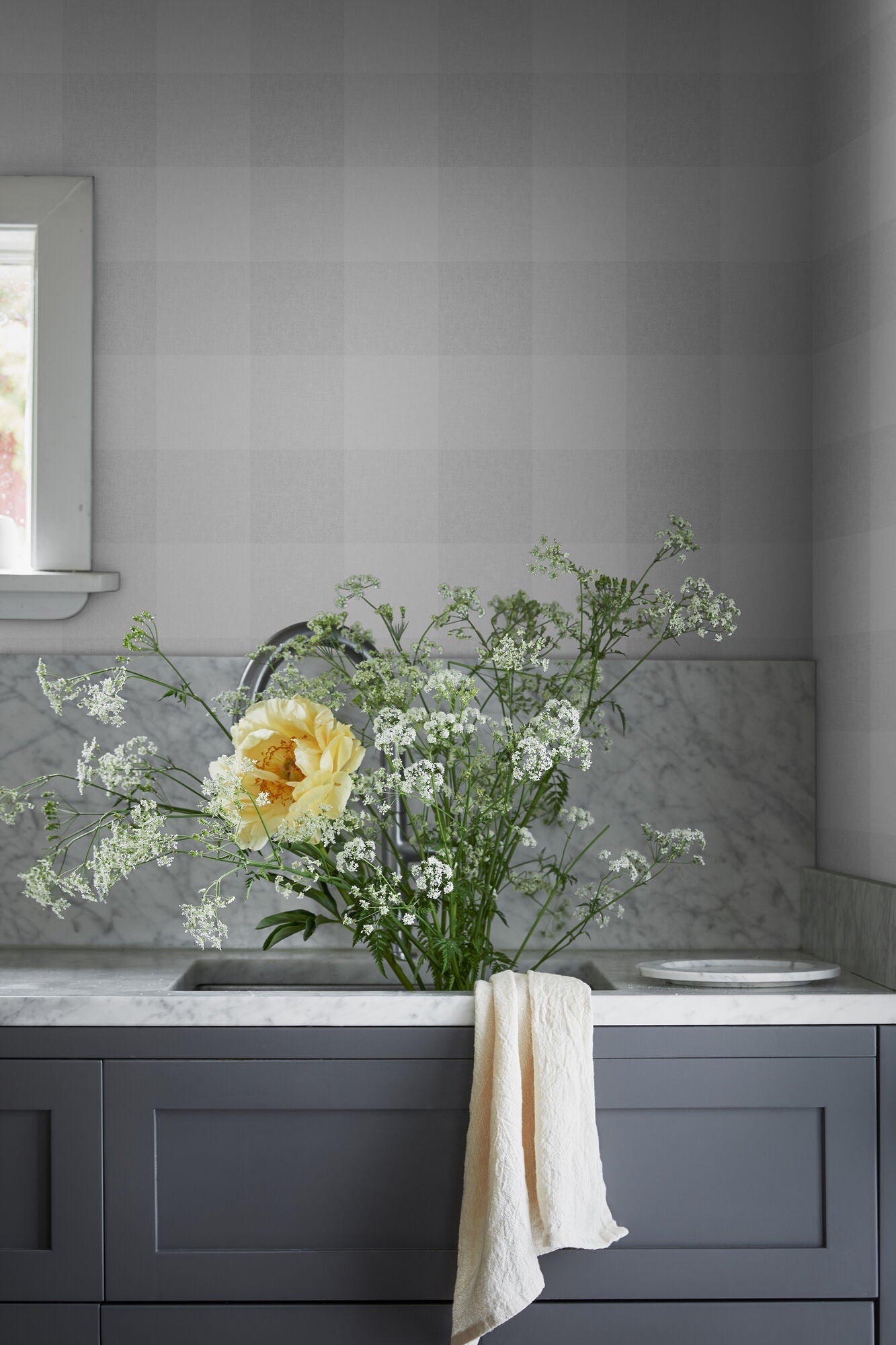 S10212 Mineral Gray Lykke Villa Dalarö II Wallpaper by Sandberg