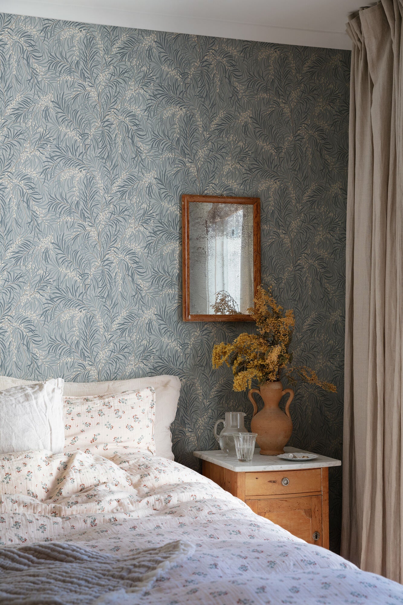 S10226 Misty Blue Idun Villa Dalarö II Wallpaper by Sandberg