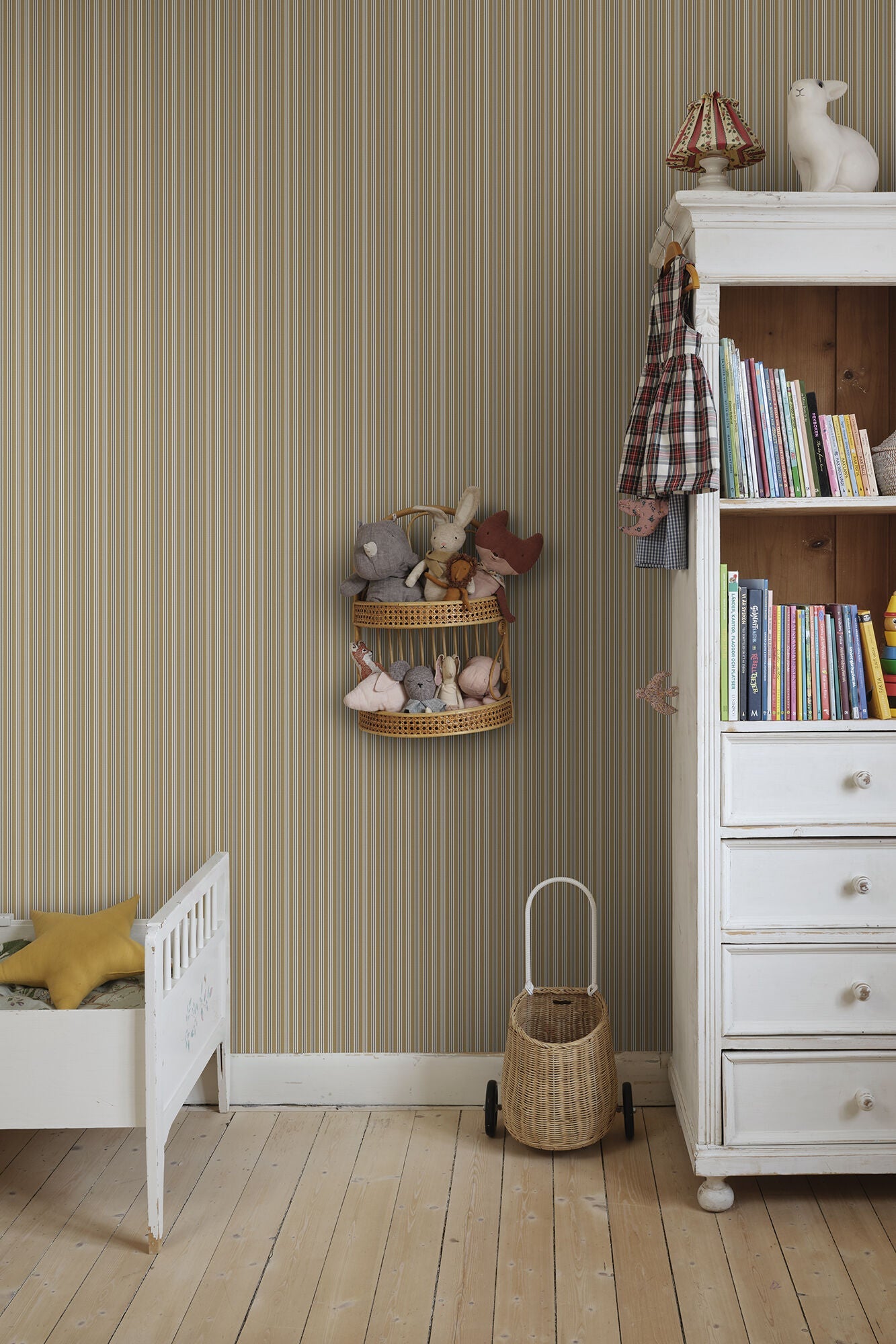 S10395 Honey Linn Tidlösa Wallpaper by Sandberg