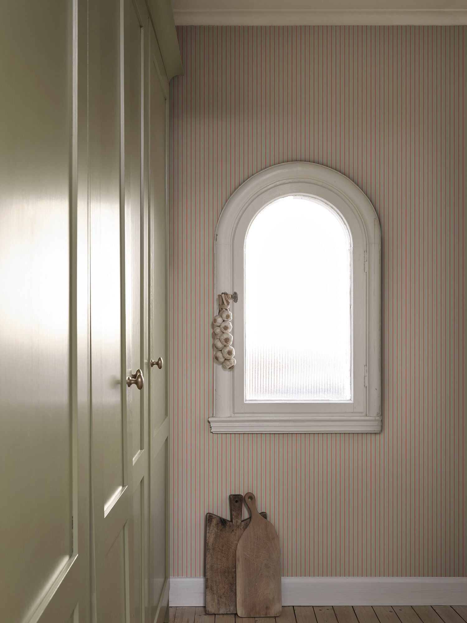 S10396 Pink Linn Tidlösa Wallpaper by Sandberg