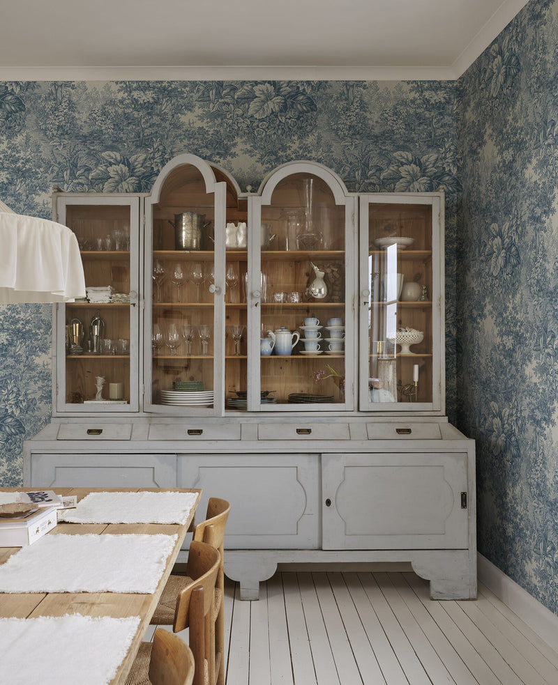 S10402 Blue Forest Toile Tidlösa Mural by Sandberg