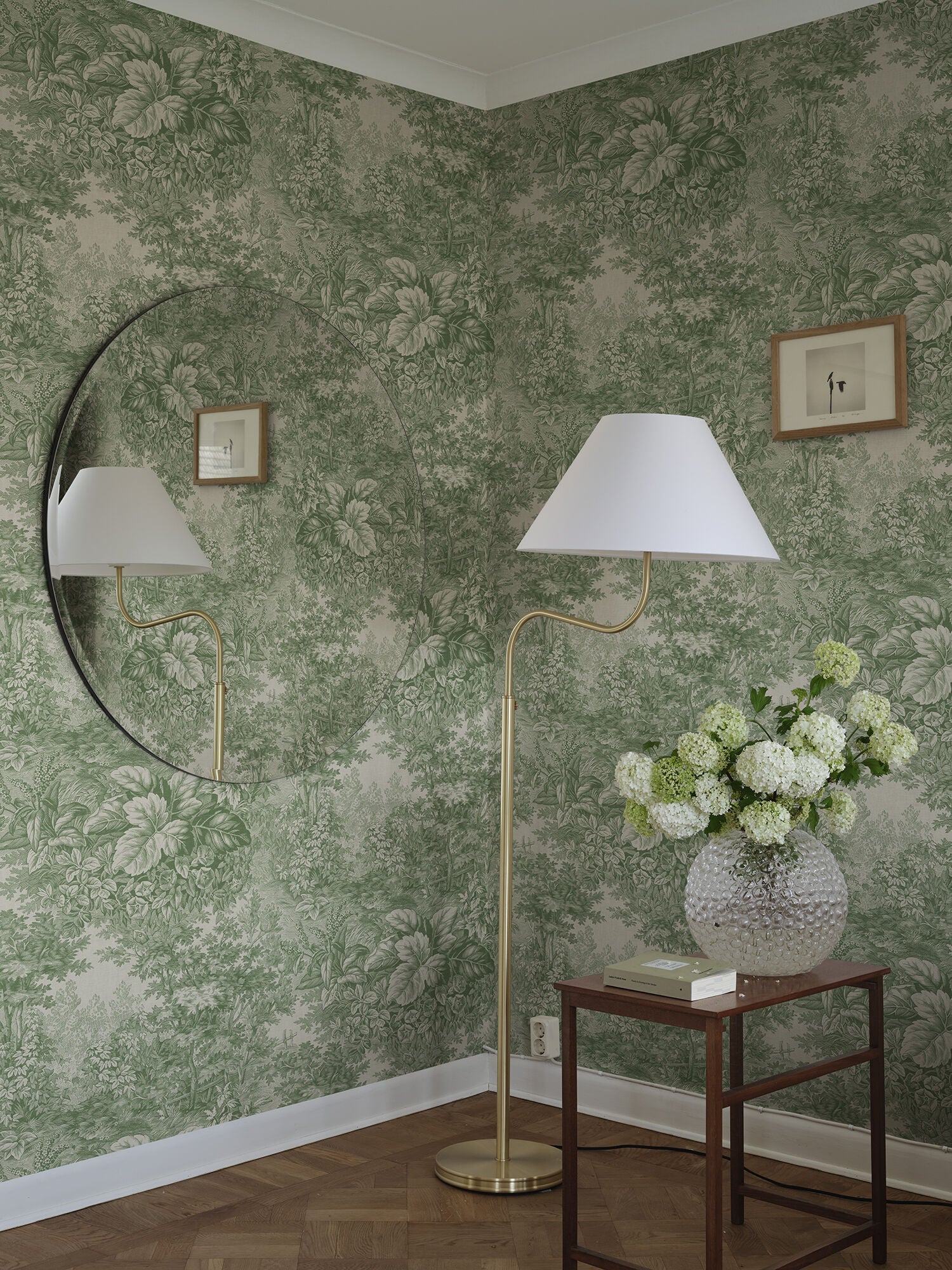 S10403 Green Forest Toile Tidlösa Mural by Sandberg