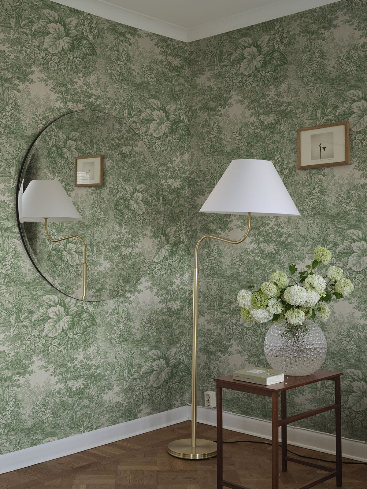 Green Forest Toile Tidlösa Mural by Sandberg