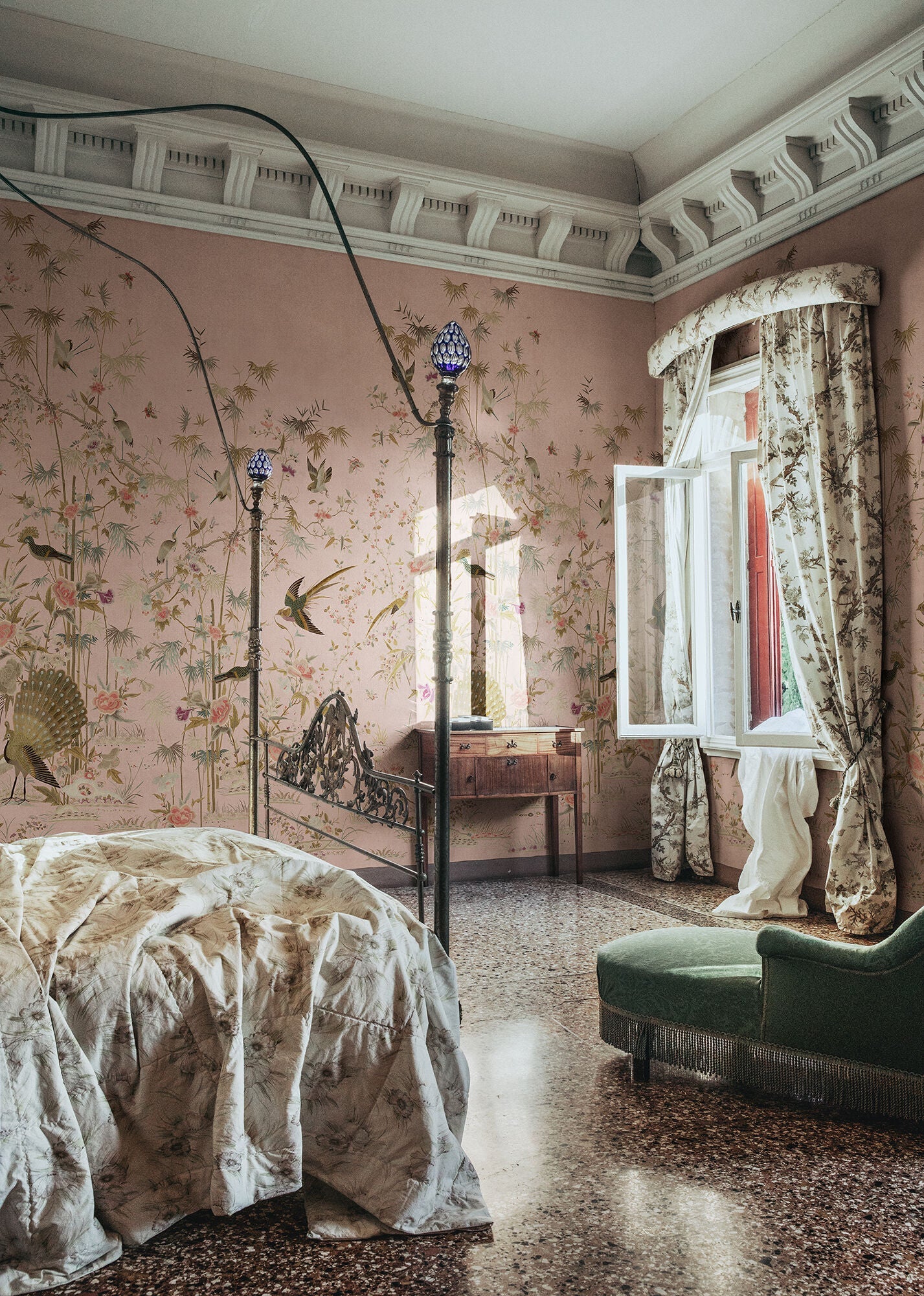 S10417 Pink Chinoiserie Garden Chinoiserie Garden Mural by Sandberg