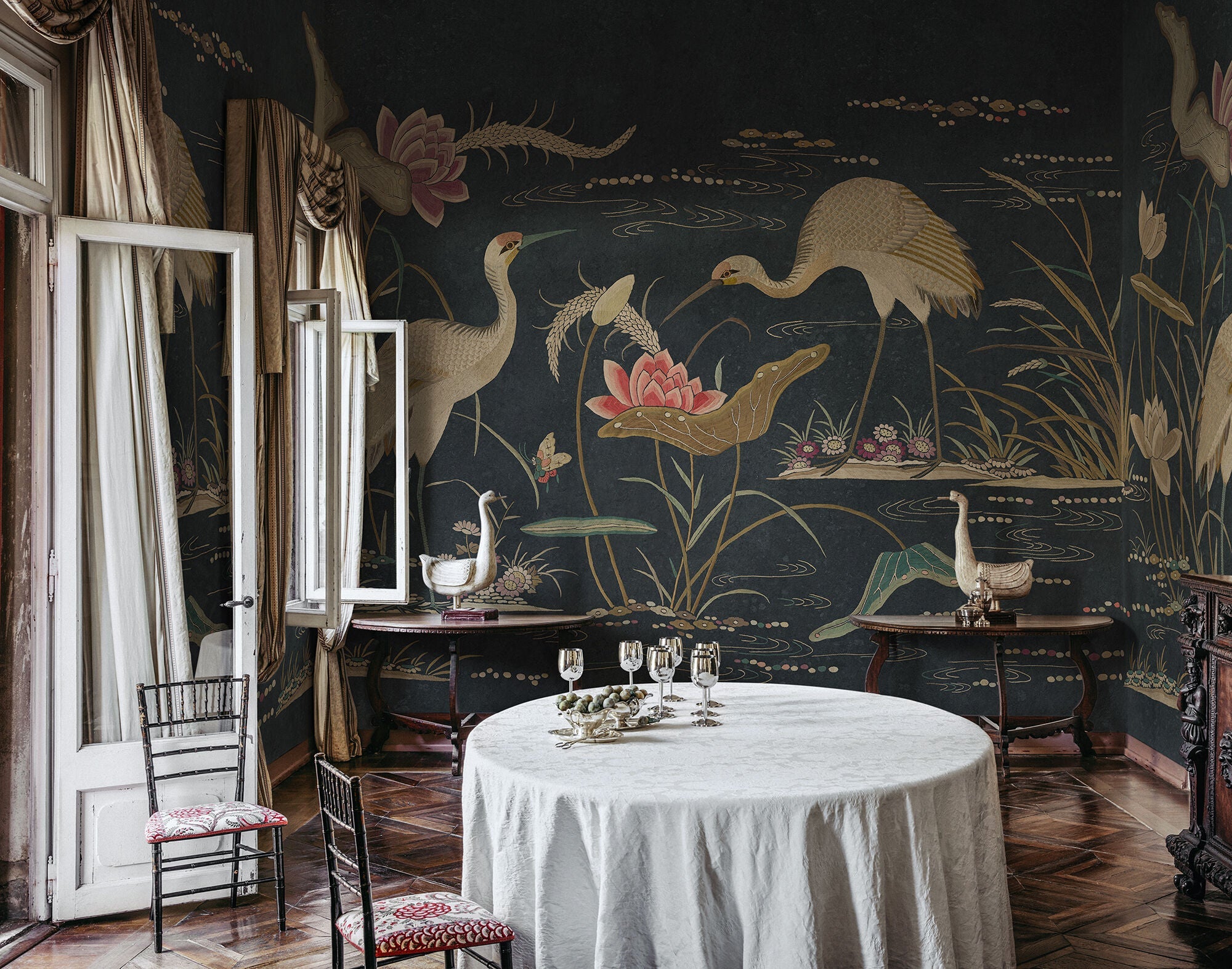 S10419 Dark Blue Seabirds Chinoiserie Garden Mural by Sandberg