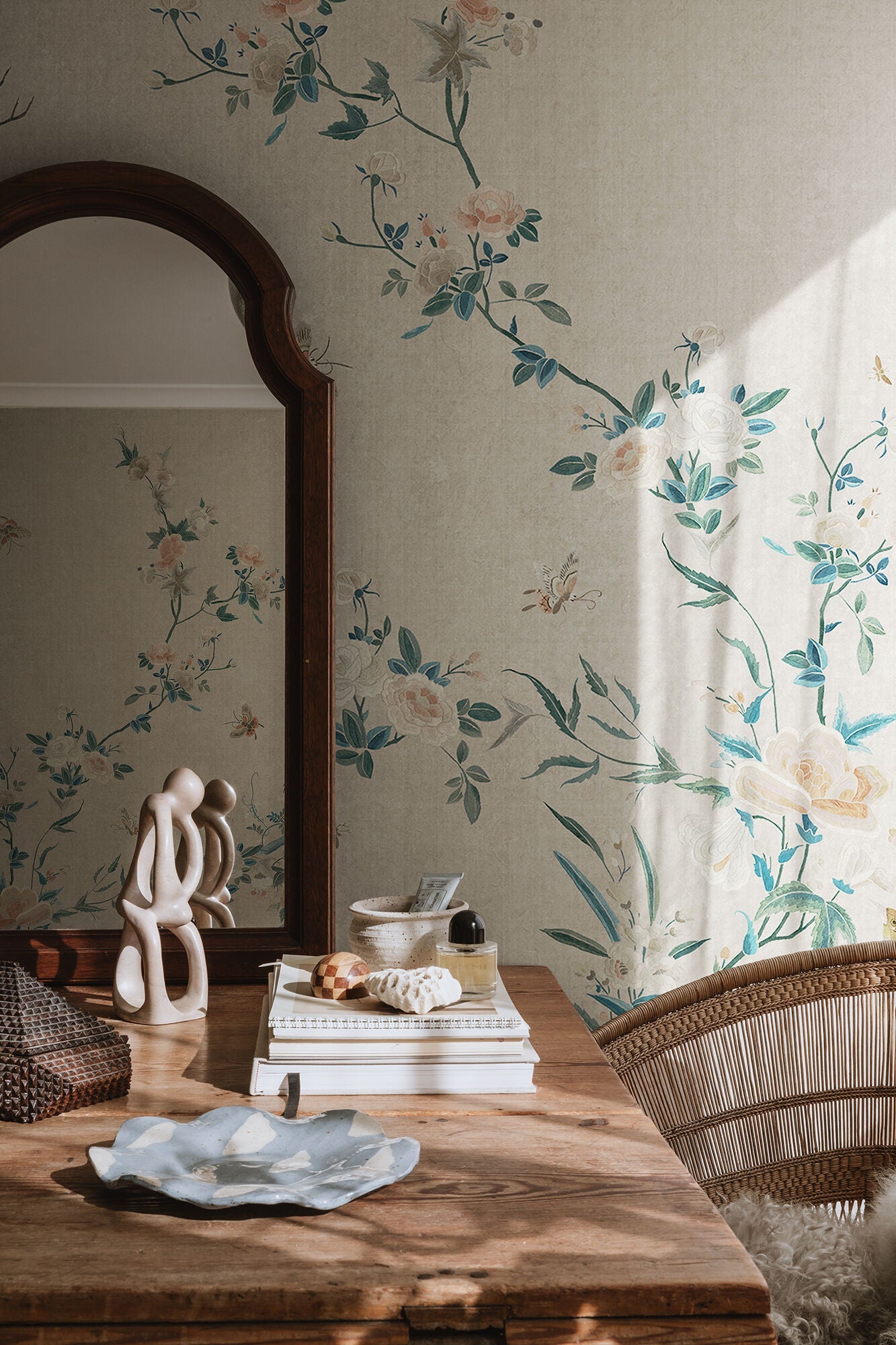 S10426 Gray Bloom Chinoiserie Garden Mural by Sandberg