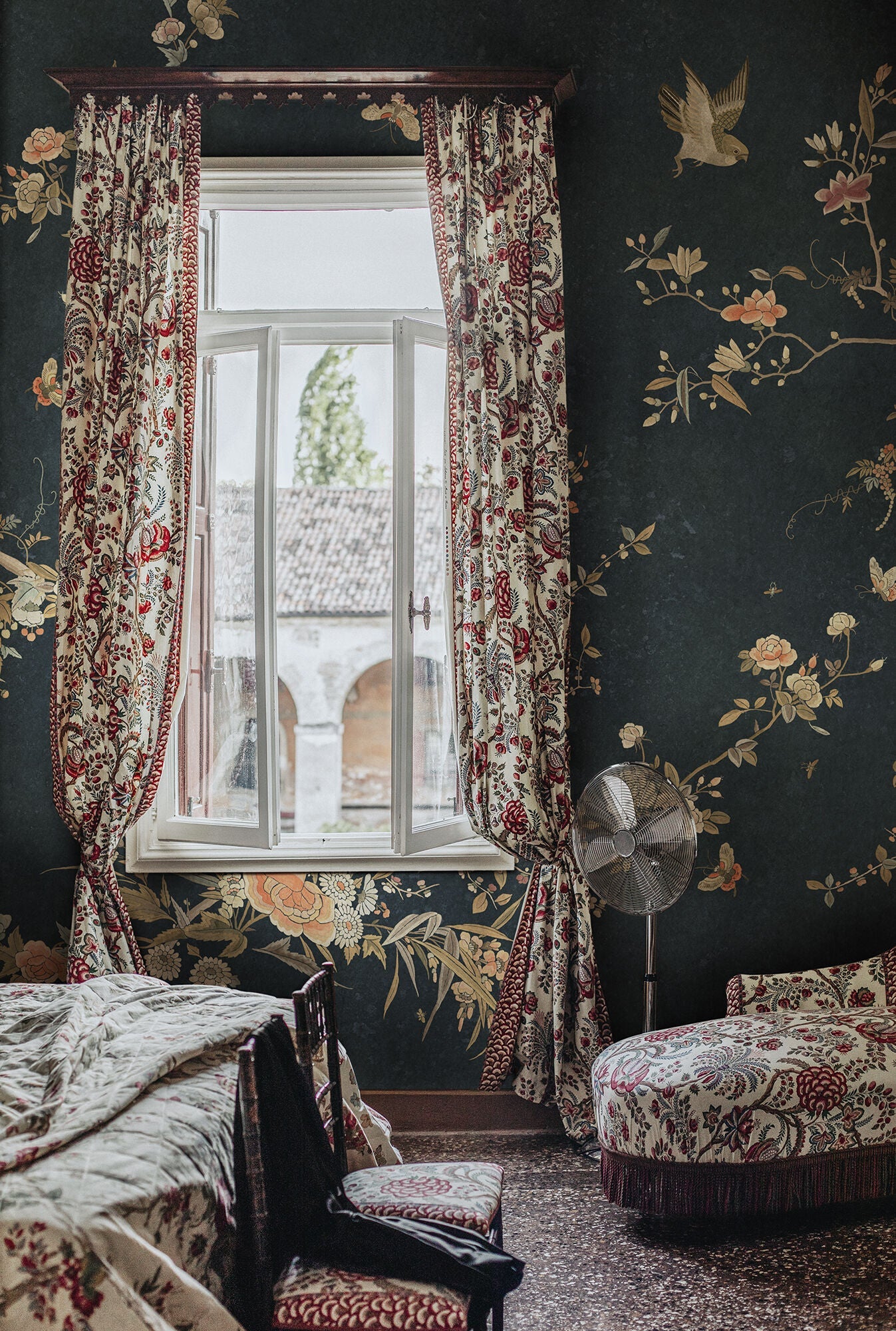 S10428 Midnight Blue Bloom Chinoiserie Garden Mural by Sandberg