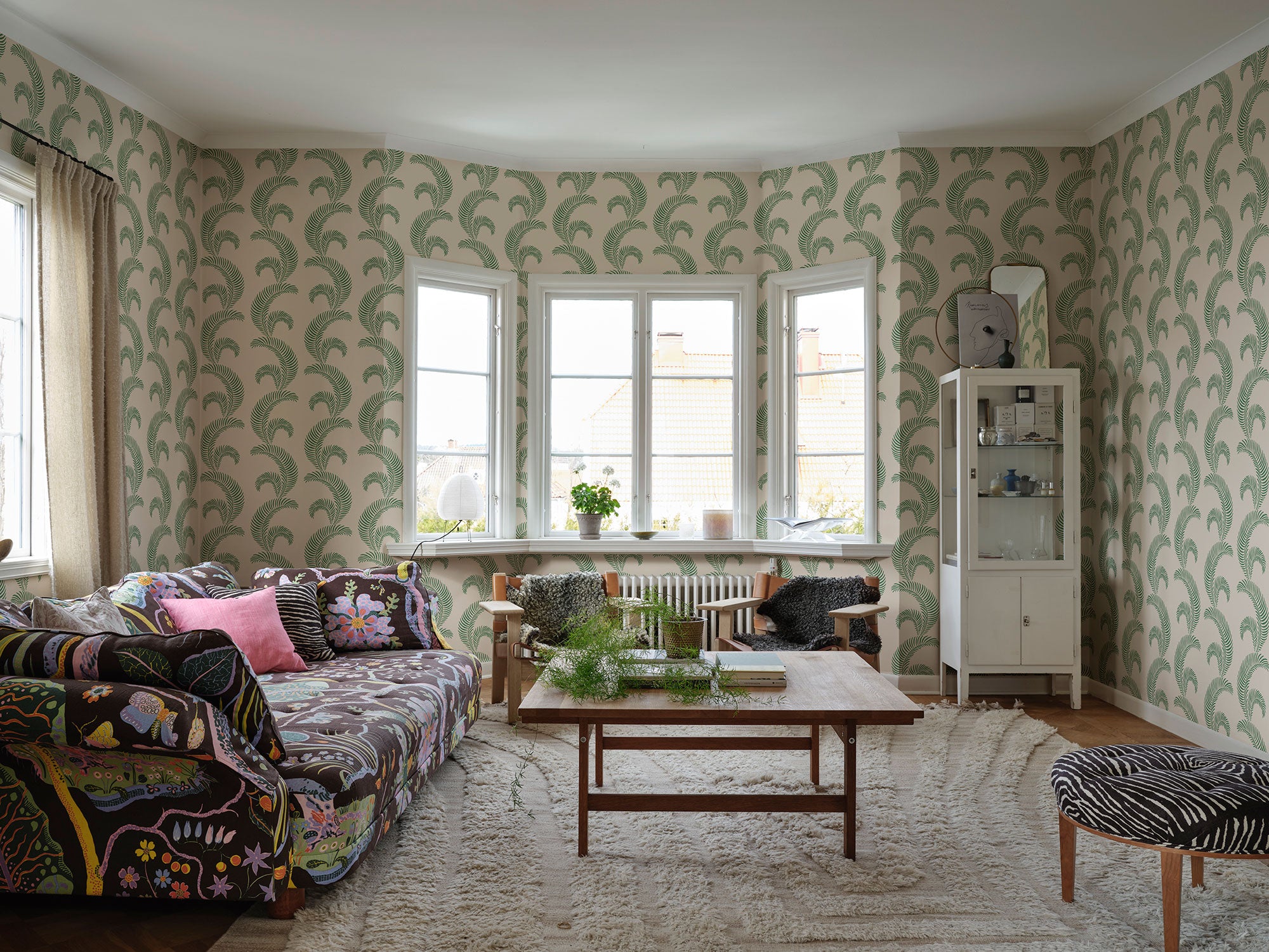 S10439 Garden Green Jasmine Palm Garden Wallpaper by Sandberg