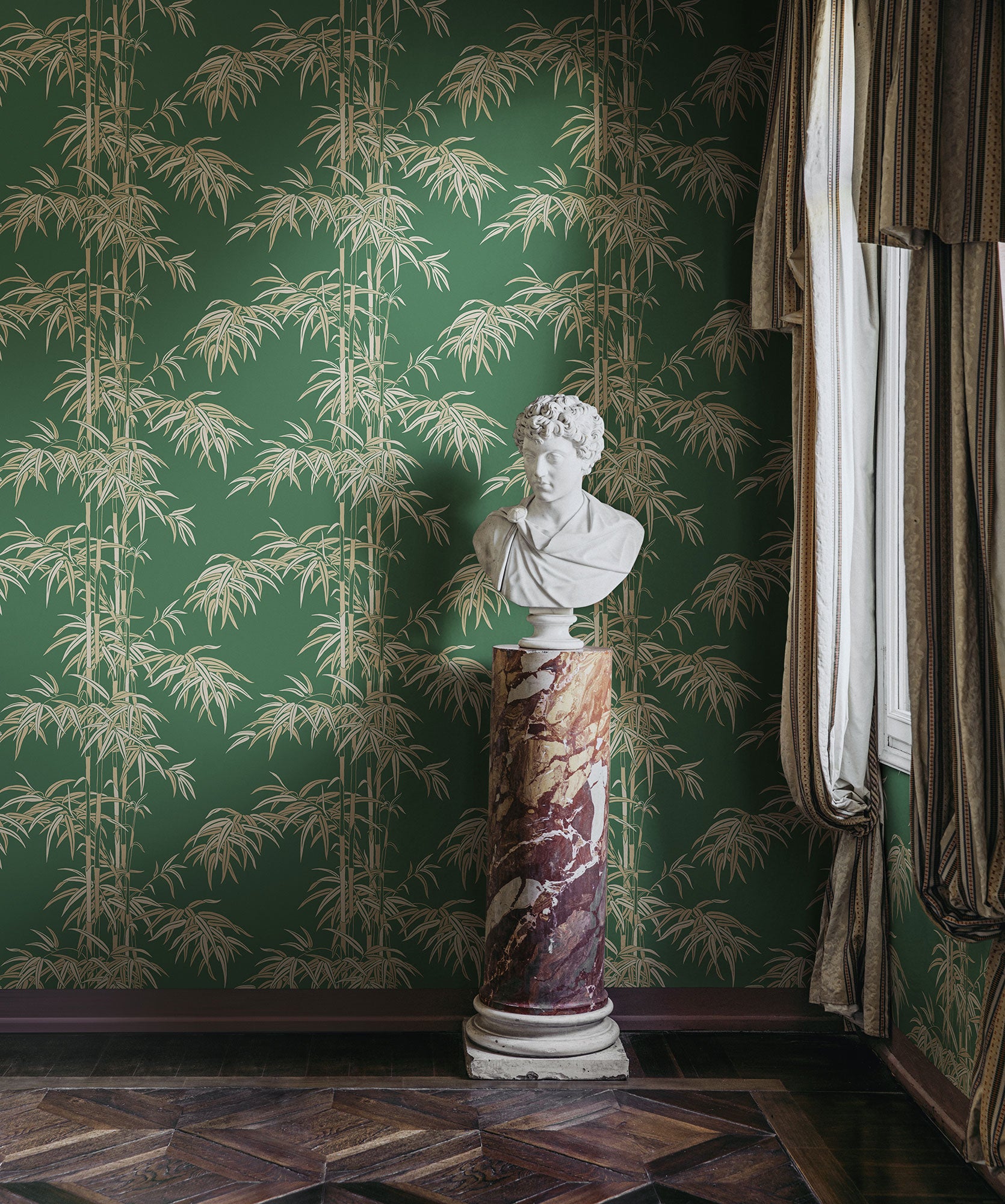 S10445 Green Leon Palm Garden Wallpaper by Sandberg