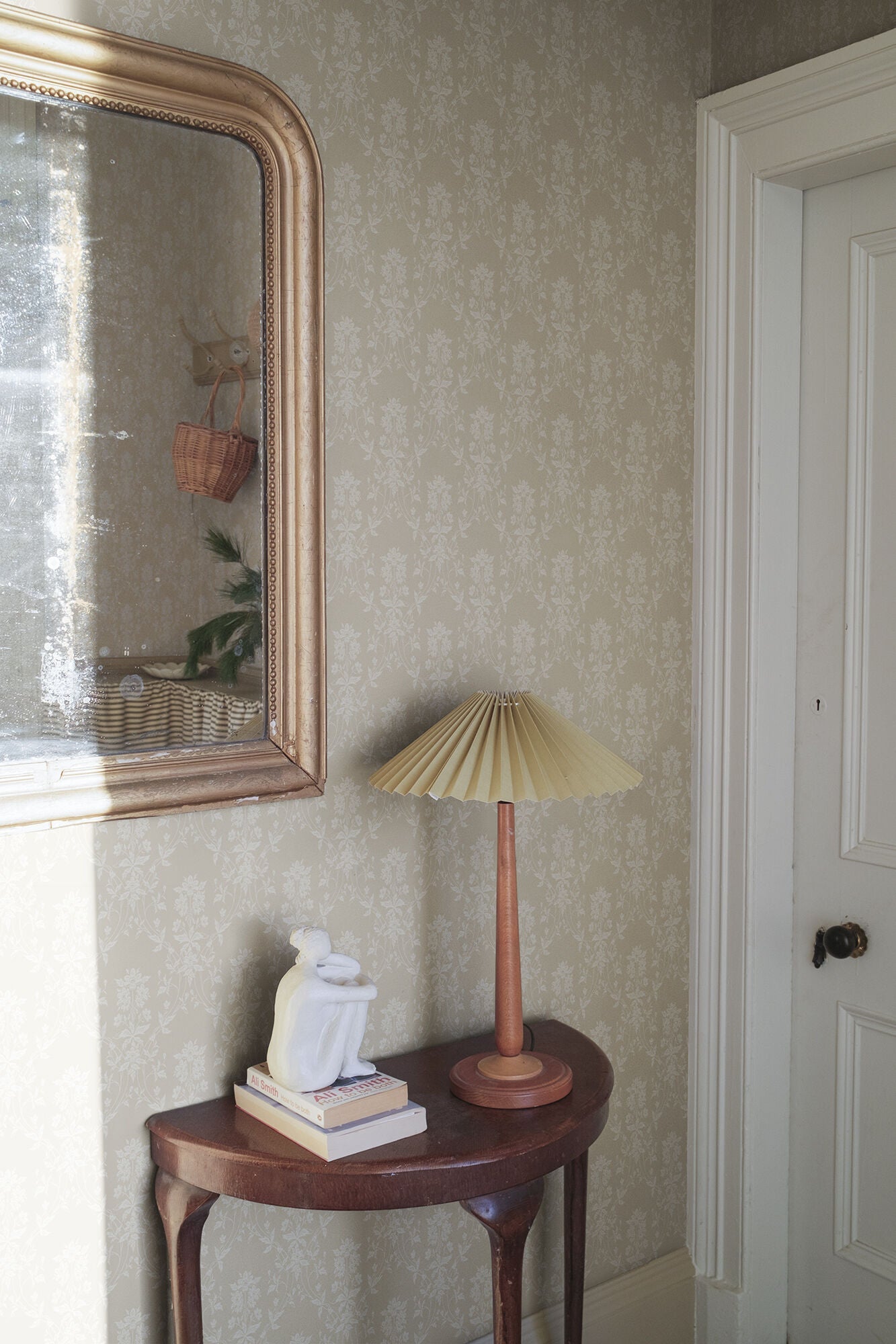 S10459 Beige Alva Ett Hem, Öland Wallpaper by Sandberg