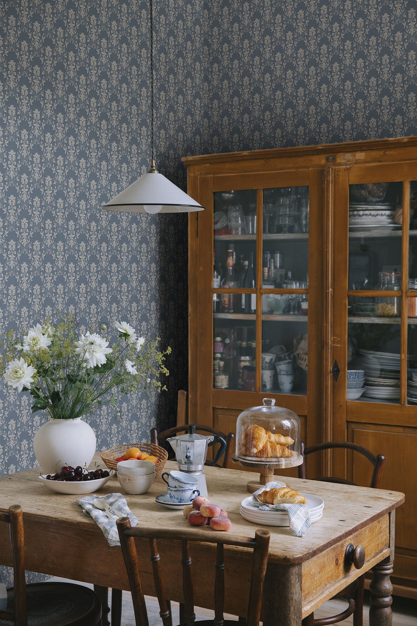 S10461 Indigo Blue Alva Ett Hem, Öland Wallpaper by Sandberg