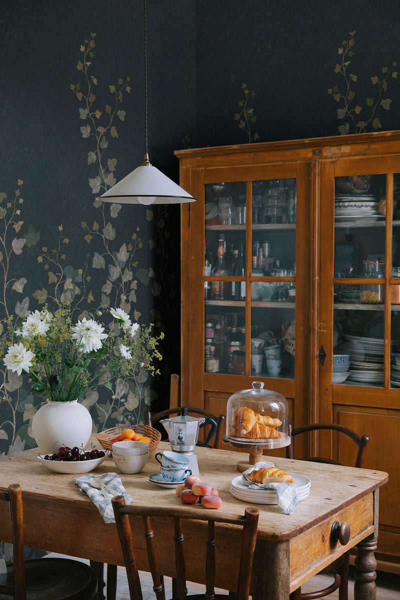 S10486 Midnight Blue Ivy Ett Hem, Öland Mural by Sandberg