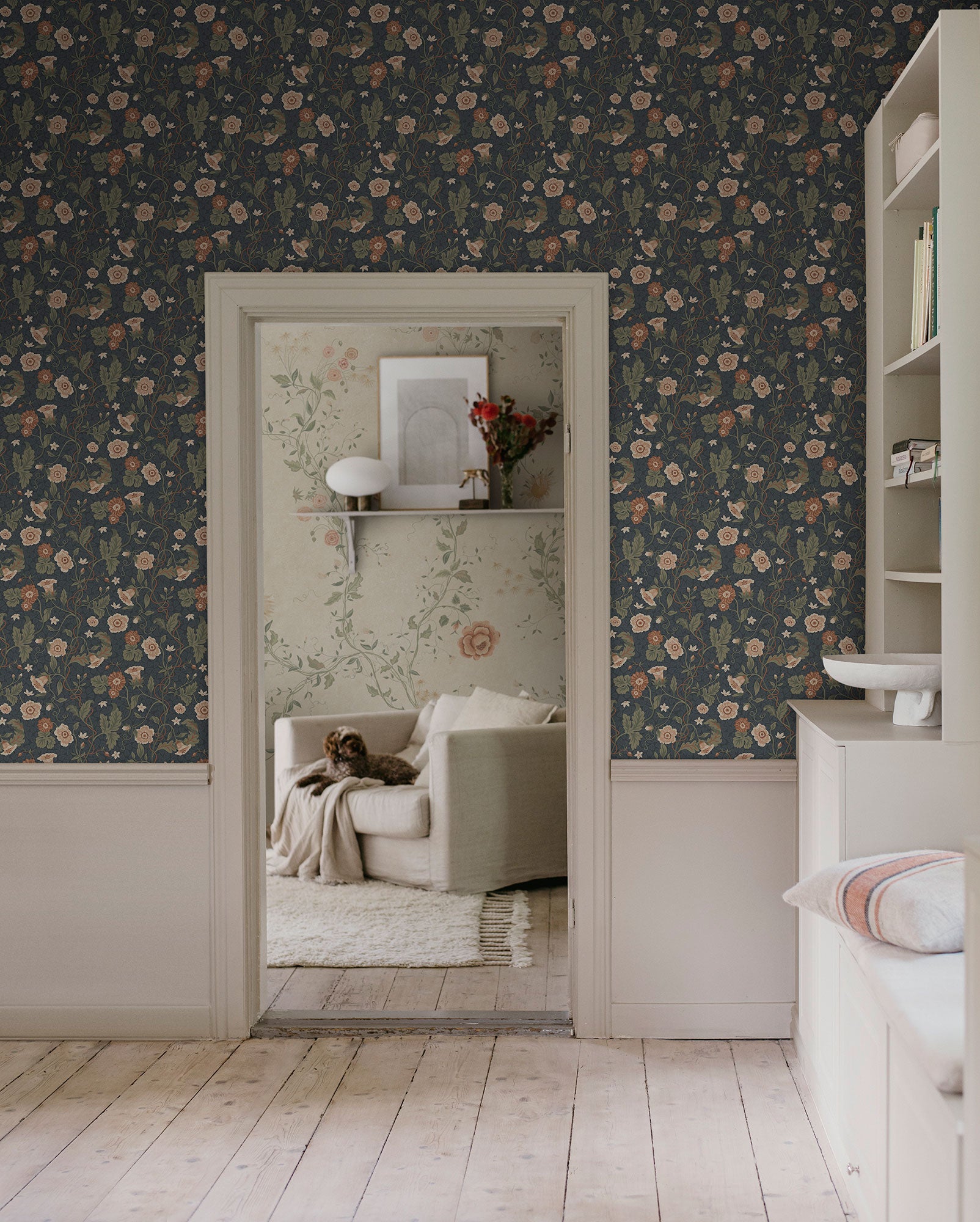 S10500 Midnight Blue Ulla Trädgården Wallpaper by Sandberg