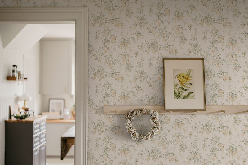 S10505 Spring Green Lovisa Trädgården Wallpaper by Sandberg