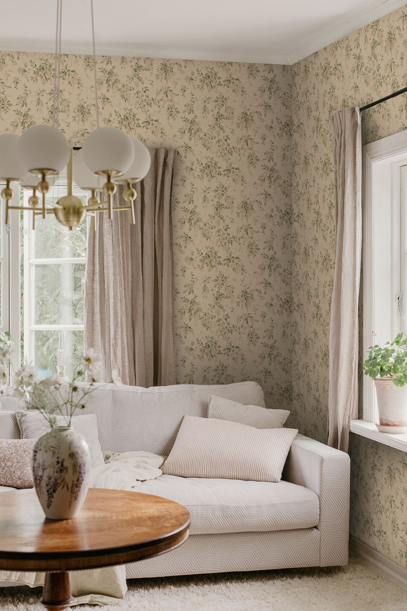 S10506 Pink Lovisa Trädgården Wallpaper by Sandberg