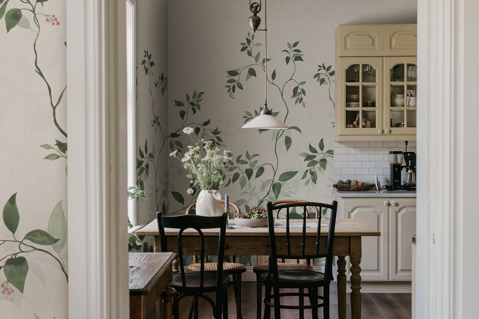 S10518 Green Josefine Trädgården Mural by Sandberg