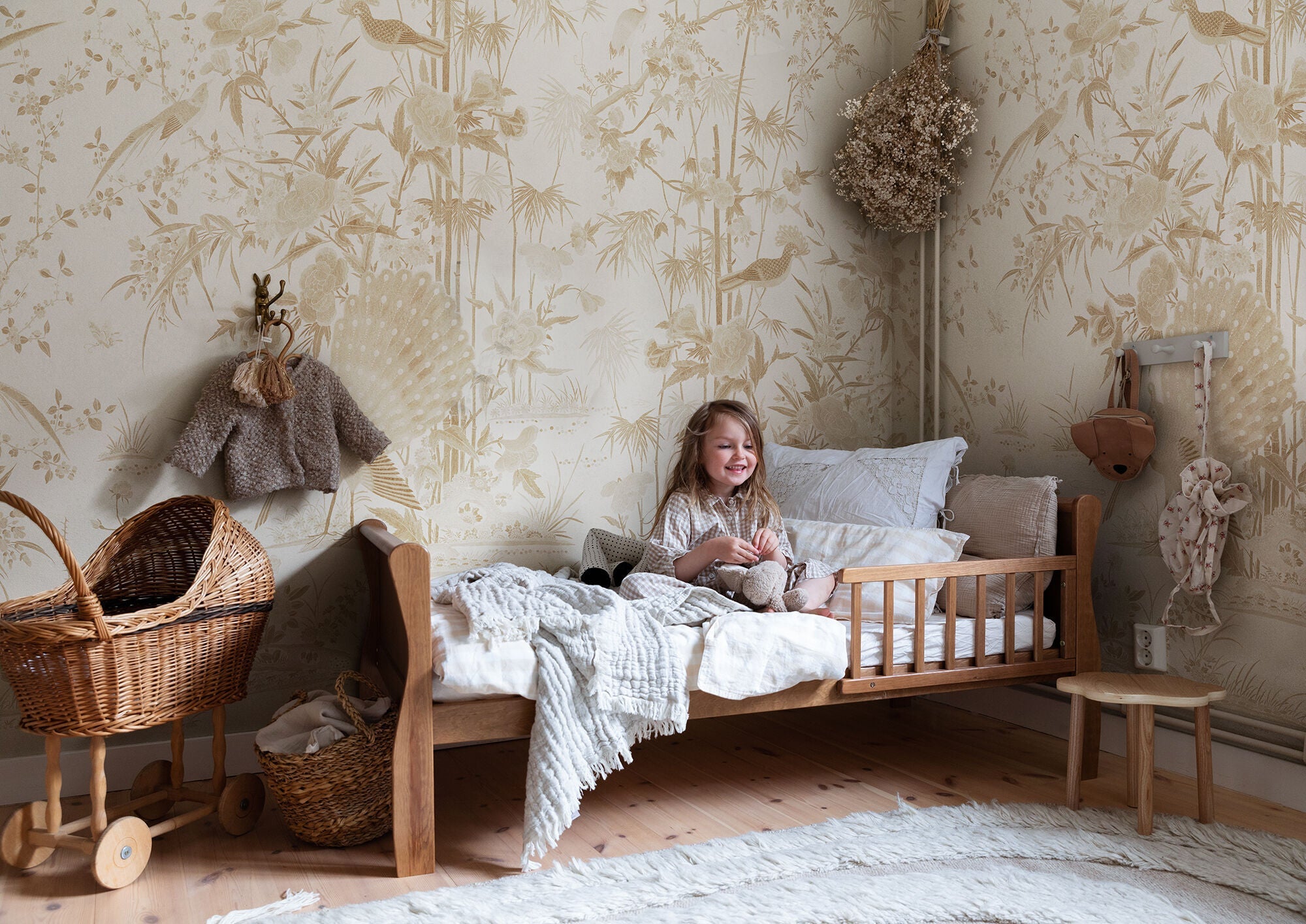 S10544 Beige Chinoiserie Garden Chinoiserie Garden Mural by Sandberg