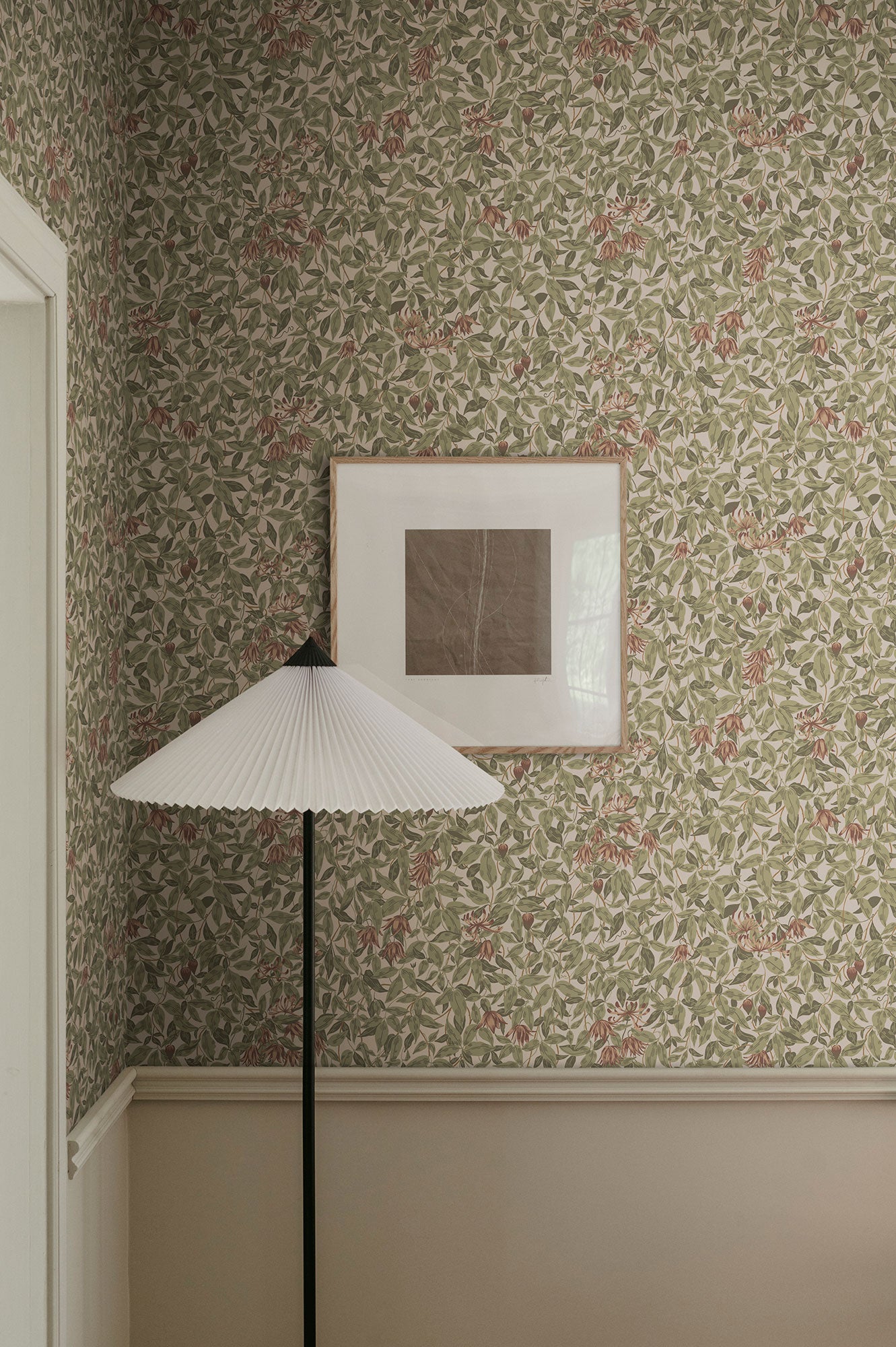S10557 Burgundy Linnea Trädgården Wallpaper by Sandberg