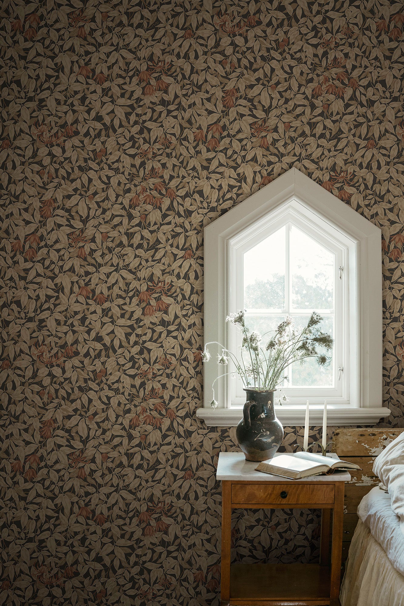 S10559 Charcoal Linnea Trädgården Wallpaper by Sandberg